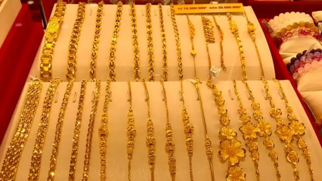 انهيار أسعار الذهب.. تراجع الجرام بنحو 9 ملايين دونغ في الأسواق اليوم